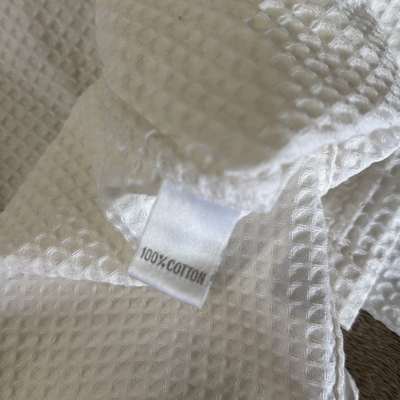 Frette Fager’s Island Luxury Spa  Logo Ivory Waffle Texture Robe - Picture 14 of 14